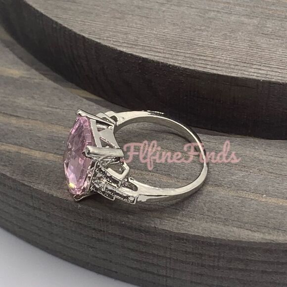 Elegant Pink Gemstone Ring - Picture 8 of 14